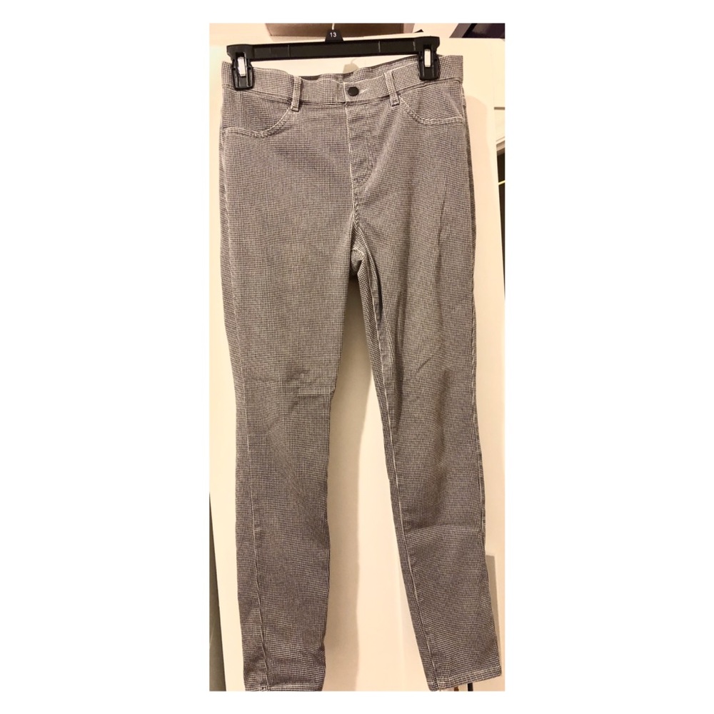 Black and White Uniqlo Jeggings